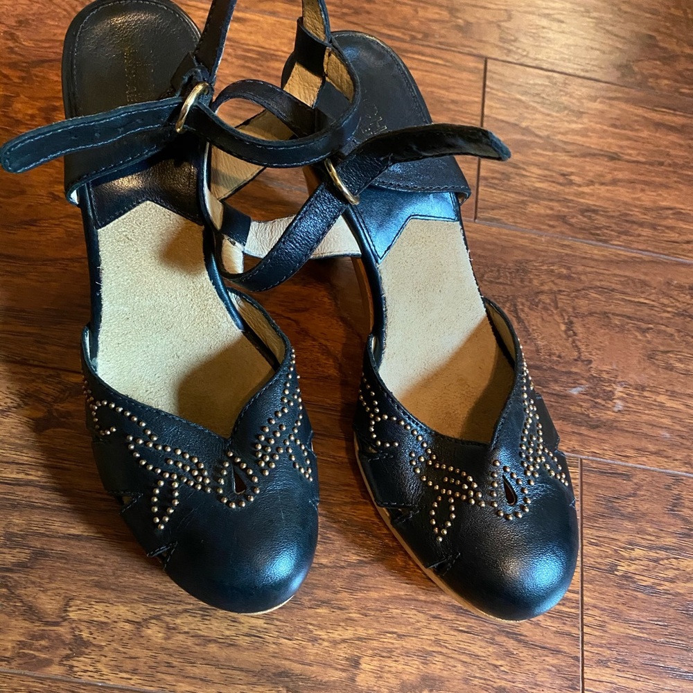 Micheal Kors leather and wood sandals US 8